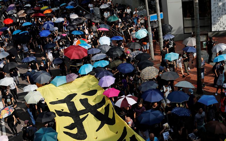 Η Apple απέσυρε εφαρμογή που εντόπιζε αστυνομικούς – Τη χρησιμοποιούσαν διαδηλωτές στο Χονγκ Κονγκ