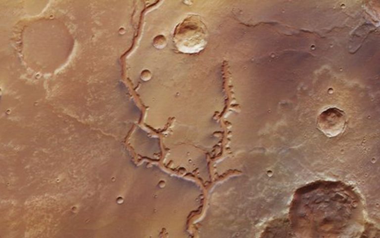 Νέες φωτογραφίες αρχαίων κοιλάδων στον Αρη από το διαστημικό σκάφος Mars Express