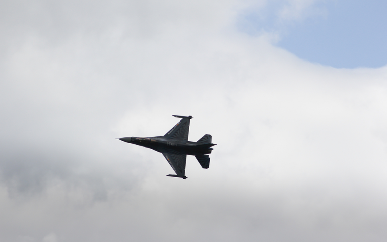 Μαχητικό F-16 κατέπεσε στη δυτική Γερμανία