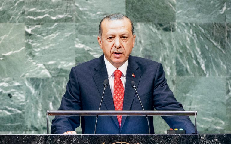 Μέτρα στήριξης για να ανακοπεί η μεγάλη πτώση της τουρκικής λίρας