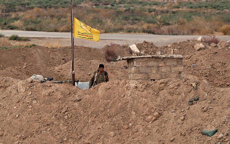Συρία: «Πάγωμα» των επιχειρήσεων εναντίον του ISIS ανακοίνωσε ο διοικητής των SDF