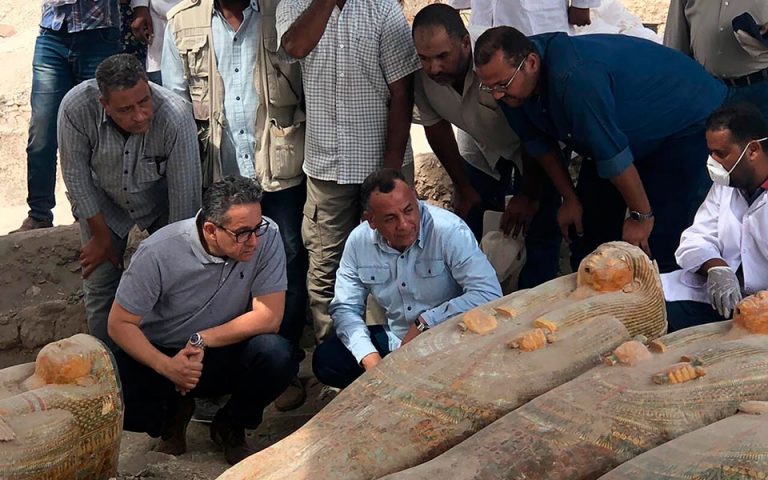 Αρχαιολόγοι ανακάλυψαν 20 άθικτες σαρκοφάγους στην Αίγυπτο (φωτογραφίες)