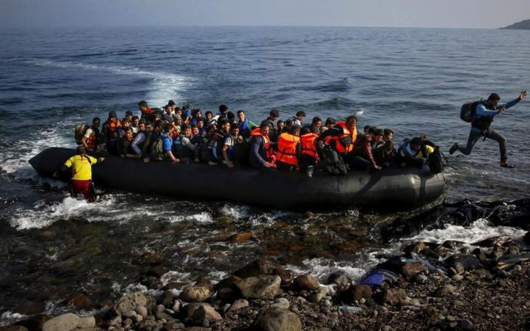 Σχεδόν 800 πρόσφυγες και μετανάστες στα νησιά του βορείου Αιγαίου σε 48 ώρες