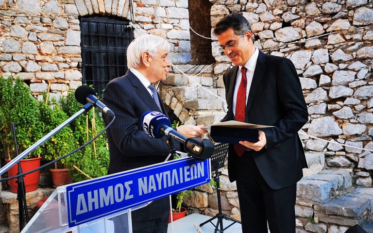 O Πρ. Παυλόπουλος απένειμε το βραβείο «Πολυζωίδης-Τερτσέτης» στον Λ. Α. Σισιλιάνο