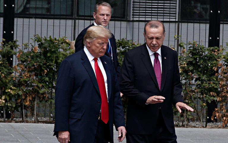Bloomberg: Αυστηρότερες κυρώσεις κατά Τουρκίας αναμένει το Κογκρέσο