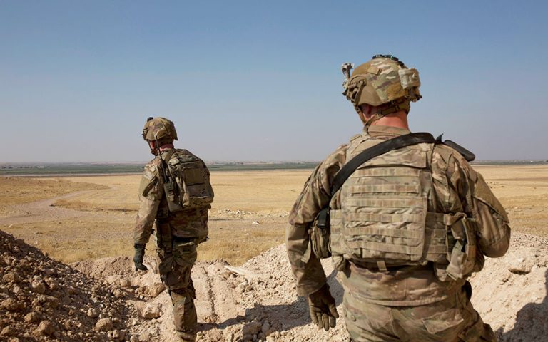 Οι αμερικανικές δυνάμεις αποσύρθηκαν από τη μεγαλύτερη βάση τους στη βόρεια Συρία