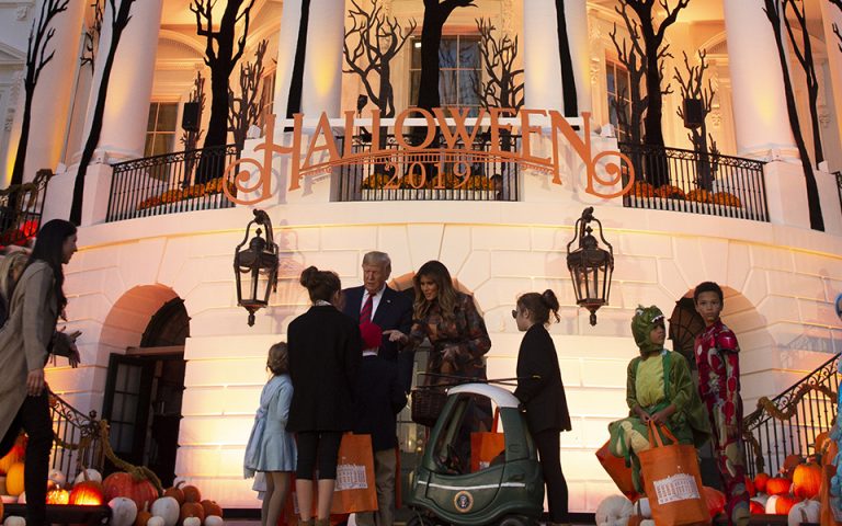 To Halloween των Τραμπ στον Λευκό Οίκο (βίντεο – φωτογραφίες)