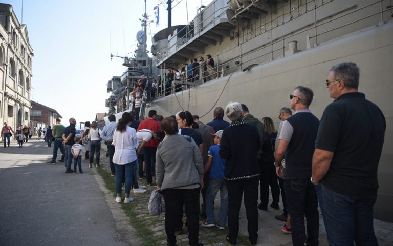 Ρεκόρ επισκεπτών στο αντιτορπιλικό «Βέλος» στη Θεσσαλονίκη