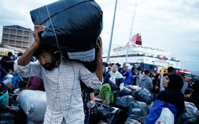 Στον Πειραιά κατέπλευσε το «Νήσος Σάμος» με 57 πρόσφυγες από Λέσβο και Χίο