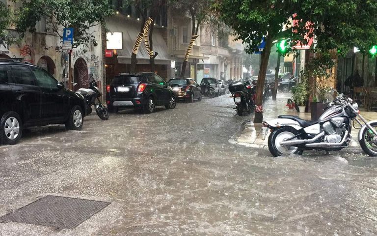 Κυκλοφοριακά προβλήματα στην Αθήνα λόγω της έντονης βροχόπτωσης