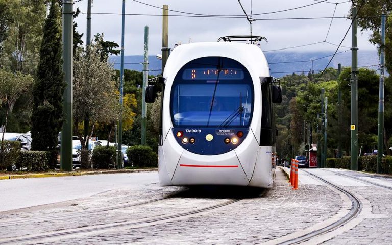 Ξεκινά η τελική φάση των δοκιμαστικών δρομολογίων του τραμ προς Πειραιά – Οι διαδρομές και οι στάσεις