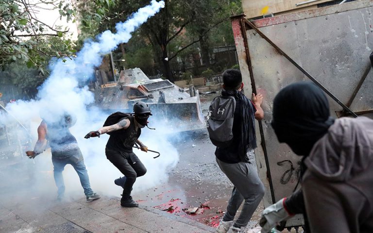 Χιλή: Η βία αναζωπυρώνεται και το πέσο κατρακυλά