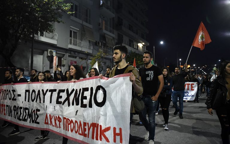 Οι μαζικότερες πορείες των τελευταίων ετών στη Θεσσαλονίκη για την επέτειο του Πολυτεχνείου (φωτογραφίες)