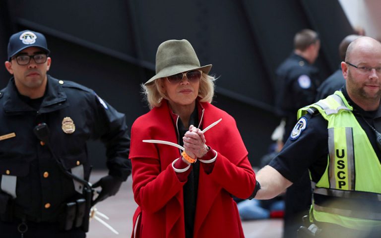 Οι «ακτιβιστικές» Παρασκευές της Τζέιν Φόντα – Συνελήφθη για τέταρτη φορά