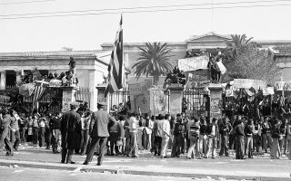 15 Νοεμβρίου 1973. Δεύτερη ημέρα της κατάληψης του Πολυτεχνείου.