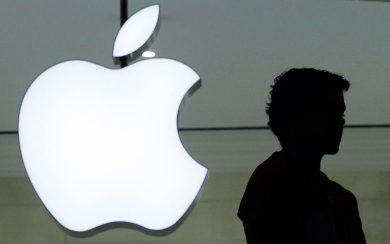 Το ενδεχόμενο να προσφέρει ως πακέτο βασικές ιντερνετικές υπηρεσίες της εξετάζει η Apple