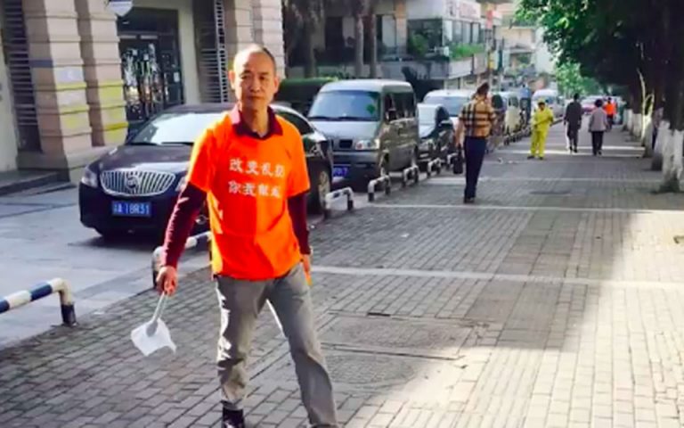 Κινέζος εκατομμυριούχος μαζεύει τα σκουπίδια από τους δρόμους της πόλης του