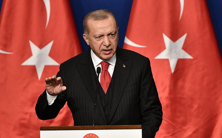 Νέες απειλές Ερντογάν για «άνοιγμα των πυλών» στους πρόσφυγες