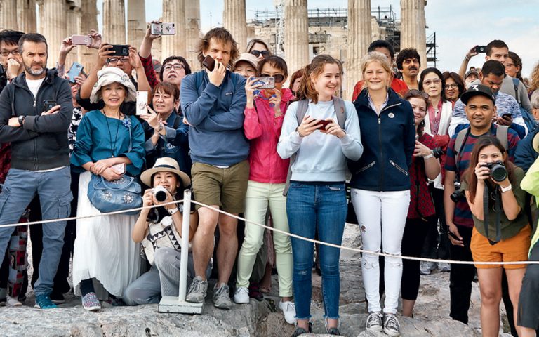Ρεκόρ τουριστικών αφίξεων τον Οκτώβριο στην Αθήνα, αλλά μείωση τιμών στα ξενοδοχεία