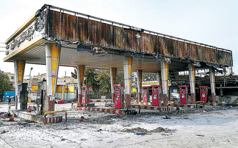 Φωτιές στο Ιράν από την τιμή της βενζίνης