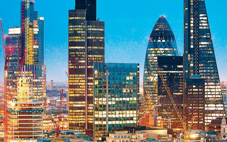 Αυξήσεις μισθών συστήνουν οι επενδυτικές του Λονδίνου