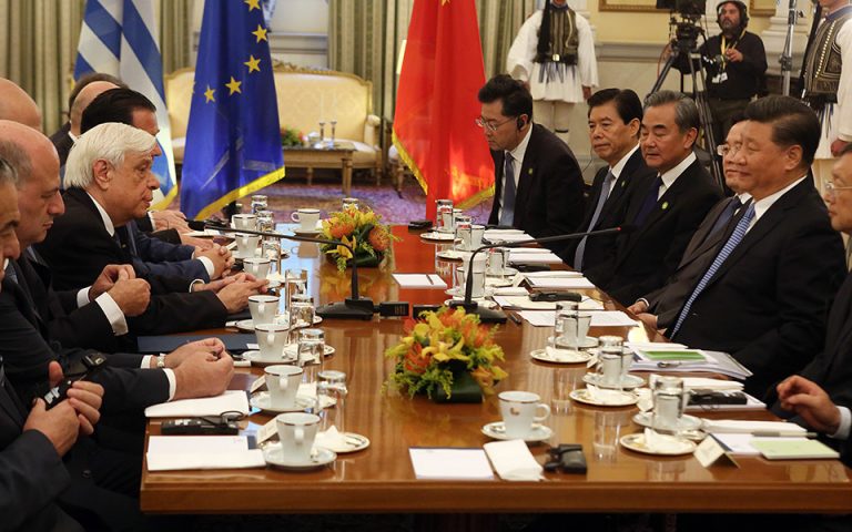 Δώδεκα πολιτικοί, επιχειρηματίες και εφοπλιστές στο γεύμα προς τιμήν του Σι Τζινπίνγκ