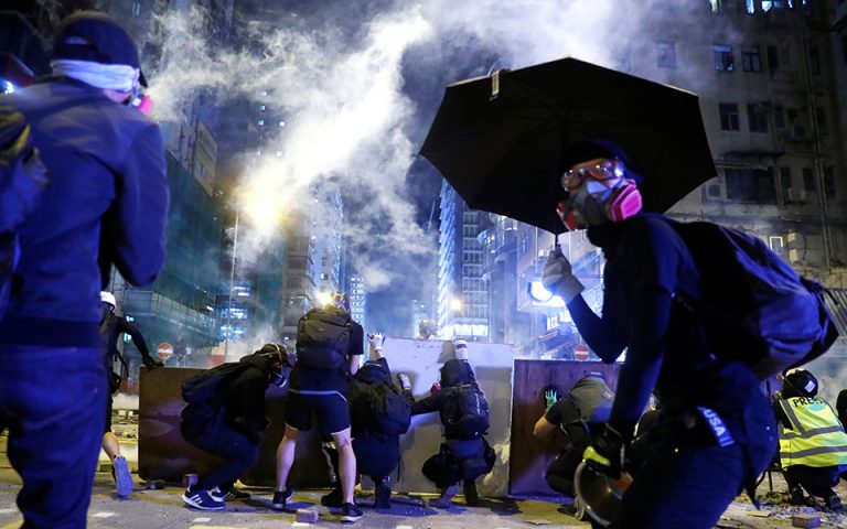 Ουάσινγκτον και Λονδίνο ζητούν αποκλιμάκωση της βίας στο Χονγκ Κονγκ