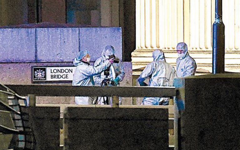 Η τρομοκρατία ένωσε τη διχασμένη χώρα του Brexit