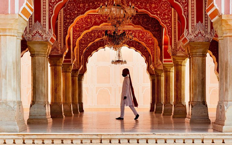 Ζήσε σαν Μαχαραγιάς: Στο Airbnb σουίτα στο παλάτι της Τζαϊπούρ (φωτογραφίες)