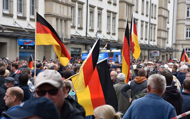 DW: Πολίτες σε λίστες θανάτου ακροδεξιών στη Γερμανία