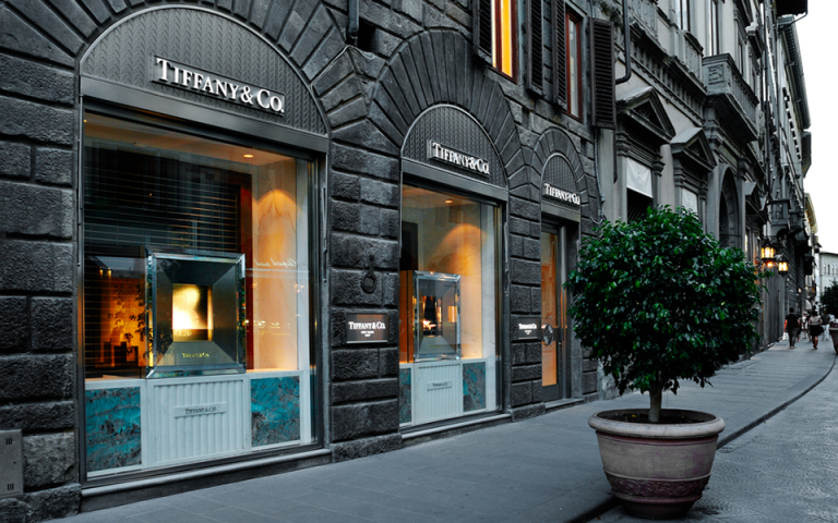 H Louis Vuitton εξαγόρασε την αμερικανική κοσμηματοποιία Tiffany