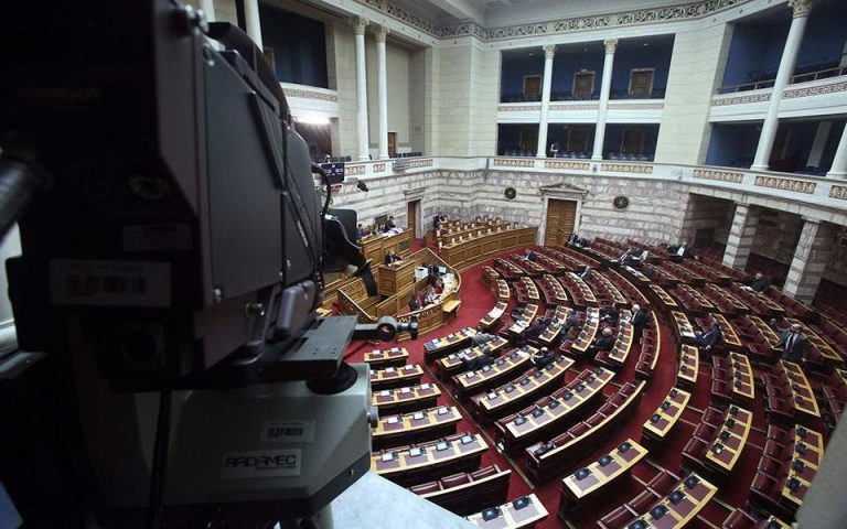Βουλή: Υπερψηφίστηκε εν μέσω αντιπαράθεσης το νομοσχέδιο για τη ΔΕΗ