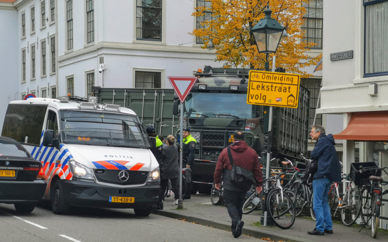 Τρεις τραυματίες από την επίθεση με μαχαίρι στη Χάγη – Αναζητείται ο δράστης
