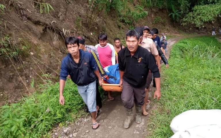 Ινδονησία: Στους 35 οι νεκροί από πτώση λεωφορείου σε χαράδρα στη Σουμάτρα
