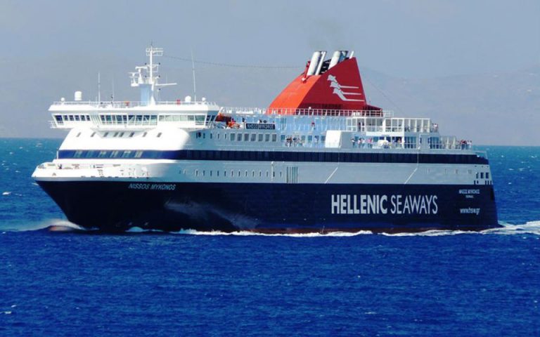Εν πλω από Κρήτη προς Πειραιά πάνω από 1.900 επιβάτες μετά τη λήξη του απαγορευτικού