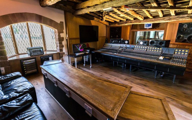 Πωλείται ιστορικό στούντιο ηχογραφήσεων στην Ουαλία