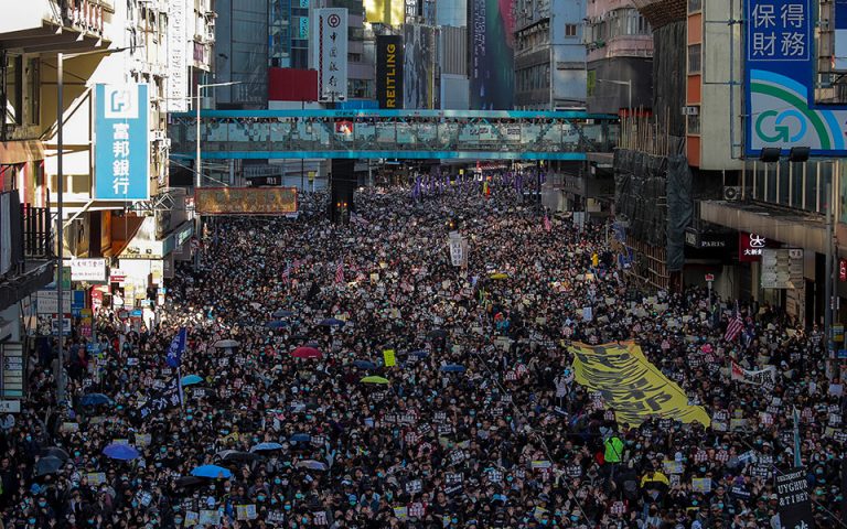Χονγκ Κονγκ: Χιλιάδες διαδηλωτές στους δρόμους, έξι μήνες μετά την πρώτη μαζική αντικυβερνητική κινητοποίηση