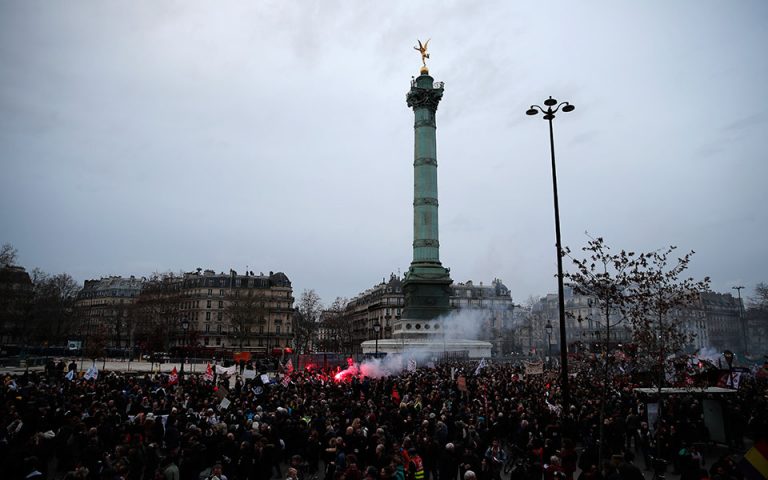 «Παράλυτο» το Παρίσι κατά τη 14η ημέρα των απεργιακών κινητοποιήσεων