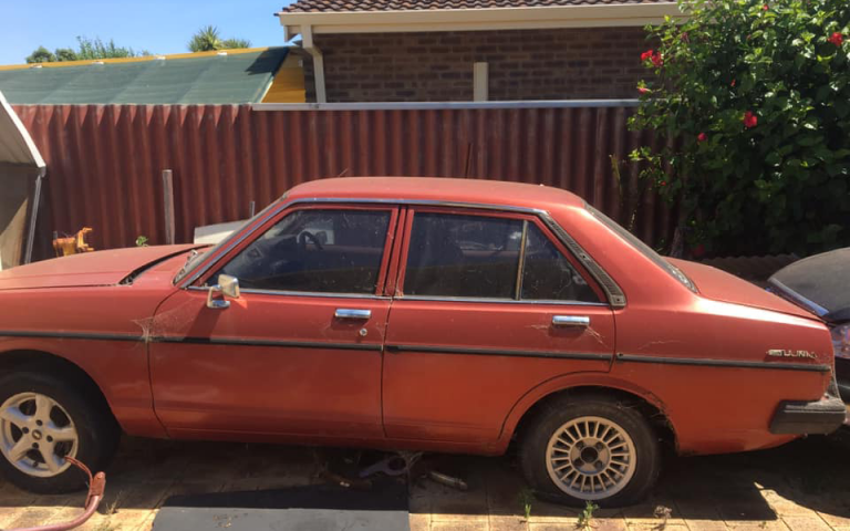Καλοψημένο στο… Ντάτσουν – Ανδρας έψησε χοιρινό στο αμάξι του εν μέσω του κύματος καύσωνα στην Αυστραλία