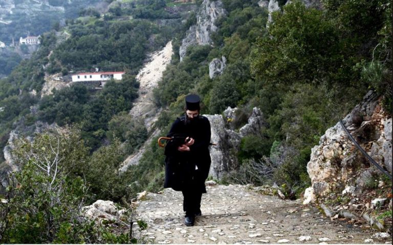 Νεκρός υπό αδιευκρίνιστες συνθήκες αλλοδαπός προσκυνητής στο Άγιο Όρος