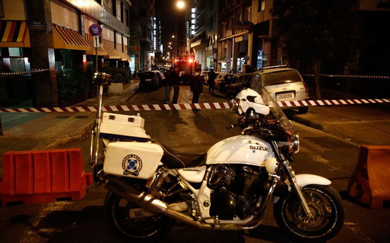 Καταδρομική επίθεση σε ΑΤΜ και καταστήματα στο κέντρο της Αθήνας