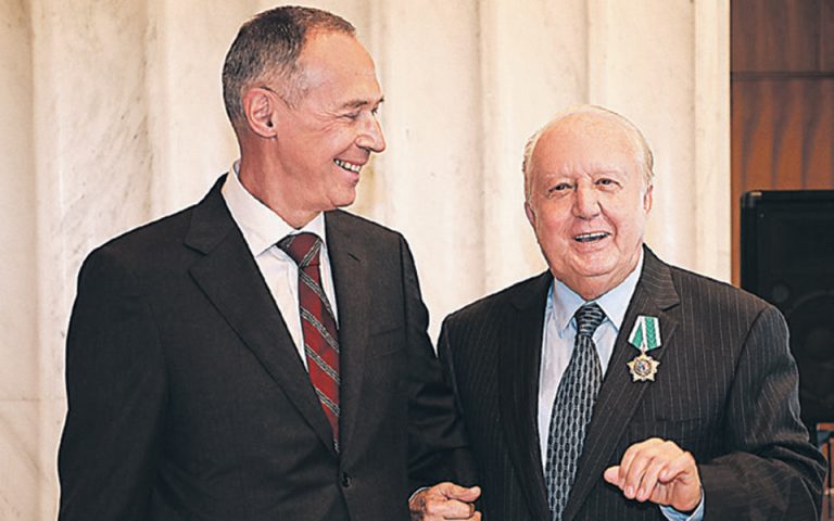 Ο Ρώσος πρέσβης τίμησε τον ιδρυτή της Grecotel, Νίκο Δασκαλαντωνάκη