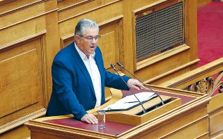 Ο κ. Κουτσούμπας βλέπει πιθανότερη μια μελλοντική συγκυβέρνηση ΣΥΡΙΖΑ - Ν.Δ., τονίζοντας πως αποτελεί «το πλέον ρεαλιστικό σενάριο σε περίπτωση αδυναμίας σχηματισμού κυβέρνησης».