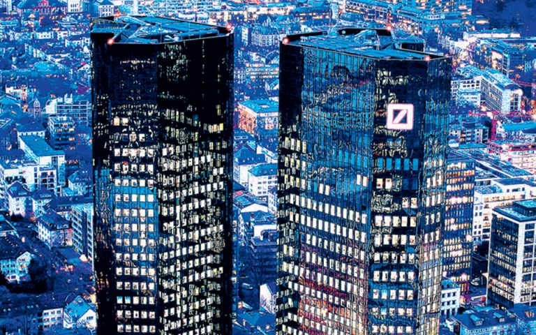 Μεγάλη μείωση μπόνους εξετάζει η Deutsche Bank