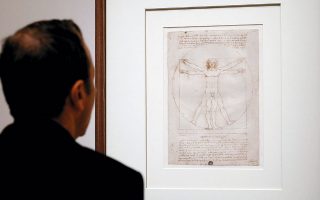 Ο «Ανθρωπος του Βιτρούβιου», το περίφημο έργο του Λεονάρντο Ντα Βίντσι, εκτέθηκε στο Μουσείο του Λούβρου στο πλαίσιο της επετείου των 500 χρόνων από τον θάνατό του.
