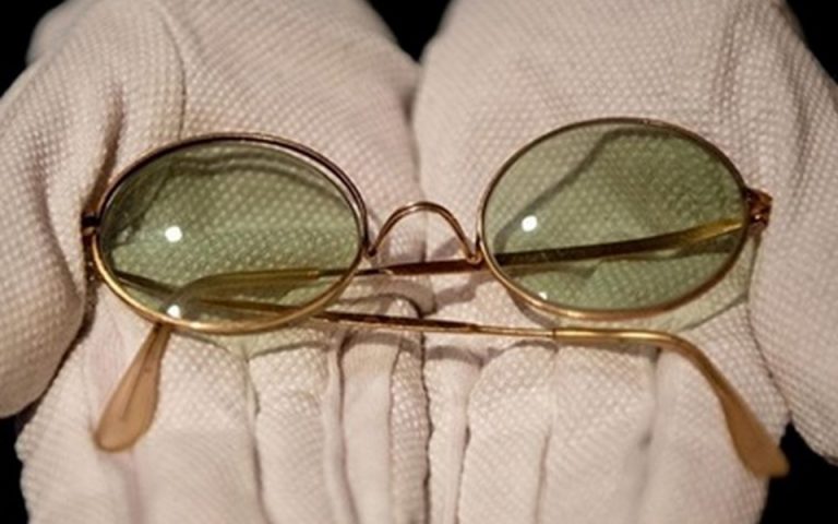 Γυαλιά του Τζον Λένον πουλήθηκαν 184.000 δολάρια