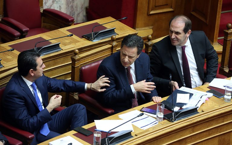 Βουλή: Αντιπαράθεση κυβέρνησης – ΣΥΡΙΖΑ για τα πλεονάσματα