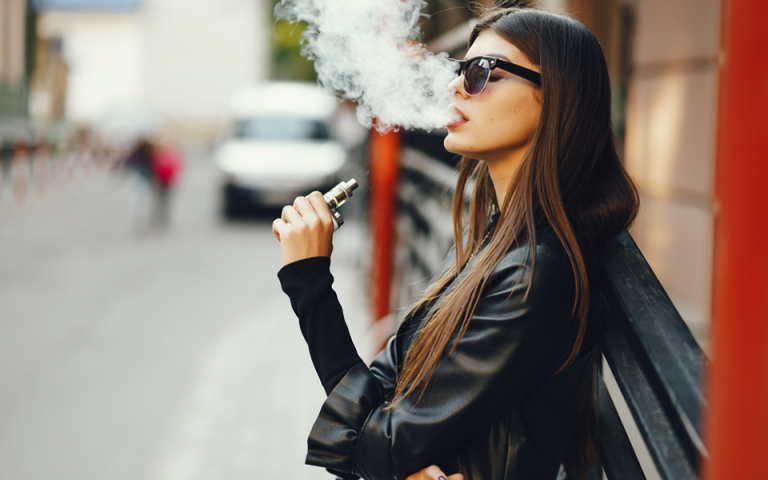 Ερευνα: Τα ηλεκτρονικά τσιγάρα αυξάνουν σημαντικά τον κίνδυνο χρόνιων παθήσεων των πνευμόνων