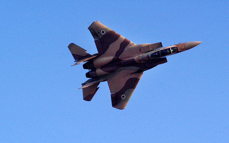 πτήση-ισραηλινού-μαχητικού-πάνω-από-τ-2352952