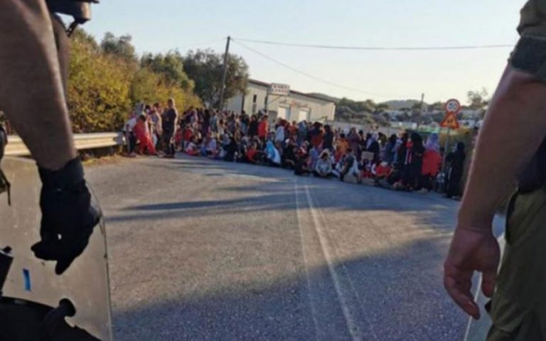 Λέσβος: Διαμαρτυρία και αποκλεισμός δρόμου από 200 μετανάστες